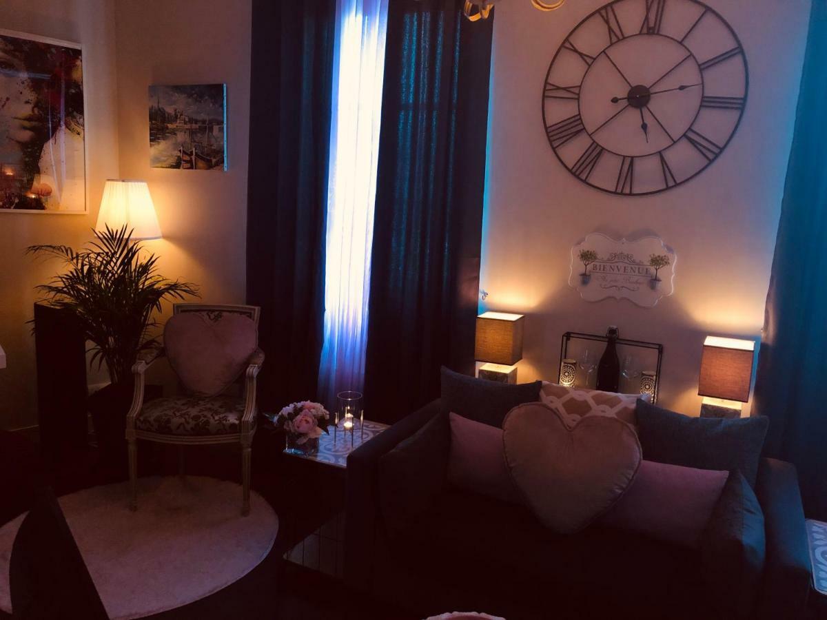Bienvenue Au Petit Bonheur Apartment Honfleur Exterior photo